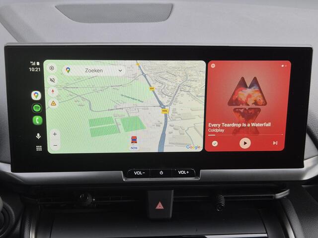 Toyota C-HR 1.8 Hybrid 140 Dynamic Automaat / Nieuw Model / Allseason banden / Stuur-, Stoel en Voorruitverwarming / Achteruitrijcamera / Elektrische achterklep / Keyless Entry/Start / Adaptief CC / Apple Carplay Android Auto / Climate control /