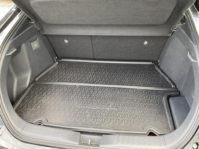 Toyota C-HR 2.0 Plug-in Hybrid 220 Dynamic Stoel- & stuurverwarming, 1e eign. navigatie Apple CarPlay/Android Auto, dodehoek detectie, parkeersensoren, adaptieve cruise control