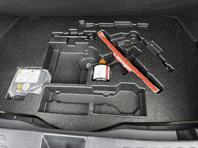 Toyota C-HR 1.8 Hybrid Executive Navi | Stoel-/Stuurverwarming | JBL | Parkeerassistent | Blind-Spot Detectie | NL-Auto |