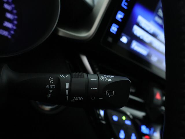 Toyota C-HR 1.8 Hybrid Style | Elektrische Achterklep | Parkeersensor voor en achter | Voorstoelen verwarmd |