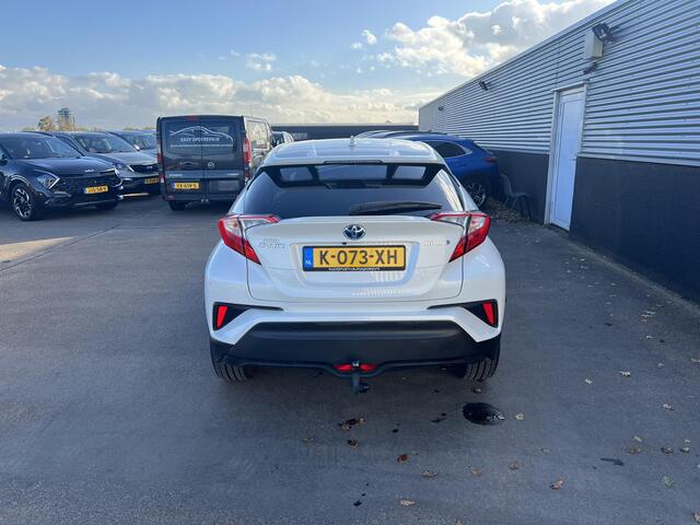 Toyota C-HR 1.8 Hybrid Style Trekhaak, Navigatie, Dodehoekdetectie, stoelverwarming, adaptieve cruise control, achteruitrij camera, navigatie, keyless, parkeersensoren v&a