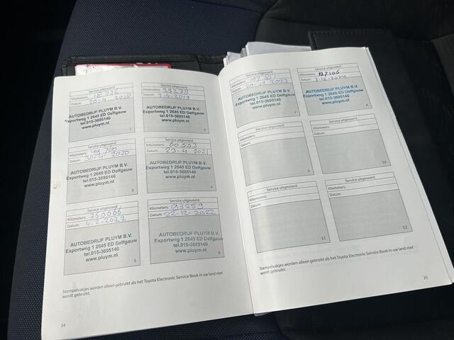 Toyota C-HR 1.8 Hybrid Bi-Tone | Camera | Navi | Trekhaak |