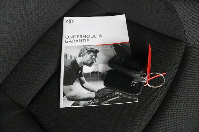 Toyota C-HR 1.8 Hybrid 140 Dynamic | Parkeer sensoren | Navigatie | Dodehoek detectie |