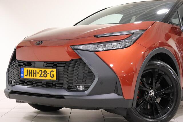 Toyota C-HR 2.0 Plug-in Hybrid 220 Dynamic, Zwarte 18" inch velgen & Logo's, Oranje Accenten en Remklauwen, Stuur & Stoelverwarming!
