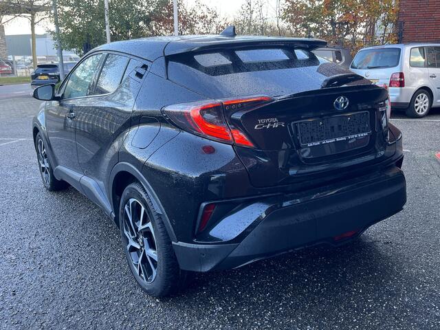 Toyota C-HR 1.8 Hybrid Executive // LED KOPLAMPEN // NAVI // CAMERA // ADAPTIVE CRUISE // STOEL + STUUR VERWARMING //