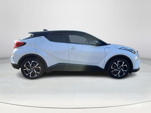 Toyota C-HR 1.8 Hybrid Bi-Tone | Navigatie | Stoelverwarming | 18 inch LM-Velgen | Trekhaak |