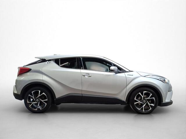 Toyota C-HR 1.8 Hybrid Style wpl planning 26-11, poetsen zelf en Mats foto's
