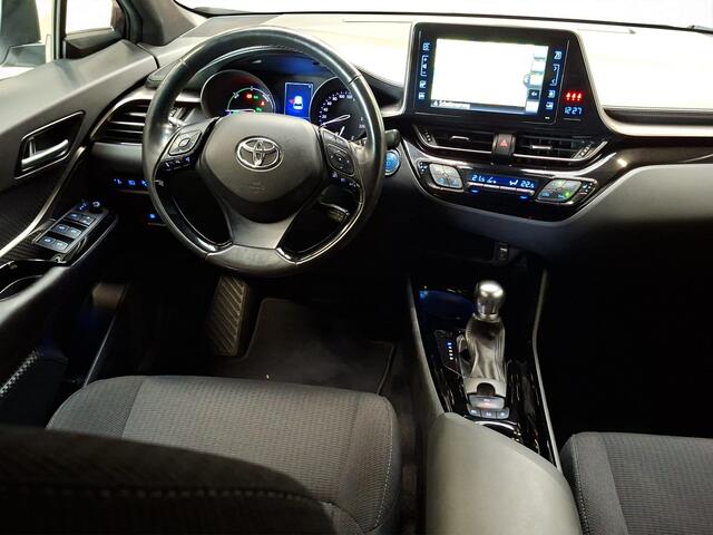 Toyota C-HR 1.8 Hybrid Style wpl planning 26-11, poetsen zelf en Mats foto's