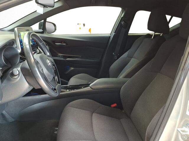 Toyota C-HR 1.8 Hybrid Style wpl planning 26-11, poetsen zelf en Mats foto's