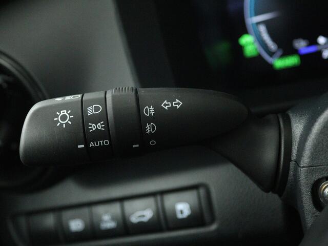 Toyota C-HR 2.0 Plug-in Hybrid 220 First Edition | Navigatie | PDC |