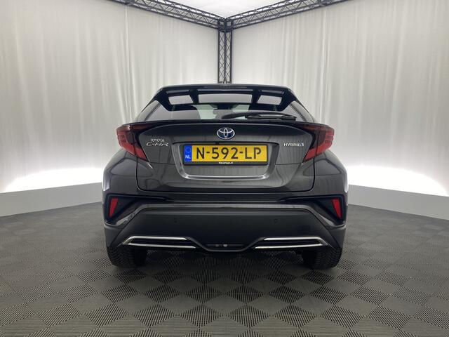 Toyota C-HR 2.0 Hybrid Business Plus Luxury | Apple Carplay | Dodehoek Det. | Navi | Camera |