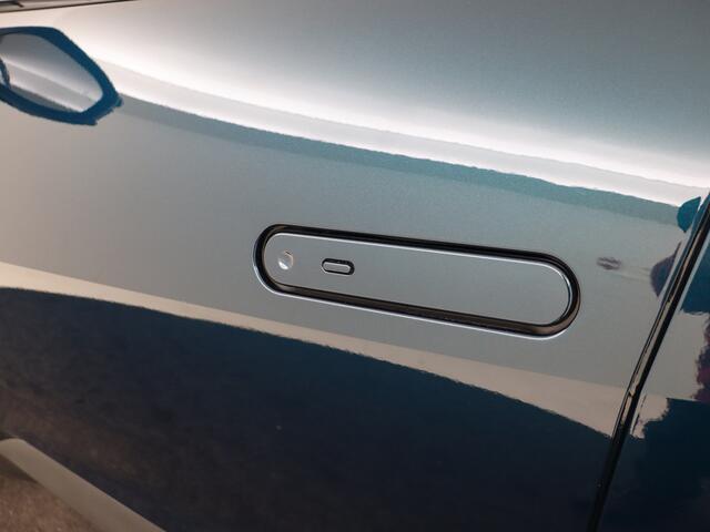 Toyota C-HR 1.8 Hybrid 140 First Edition | BTW voertuig | Achteruitrijcamera | 1e Eigenaar |