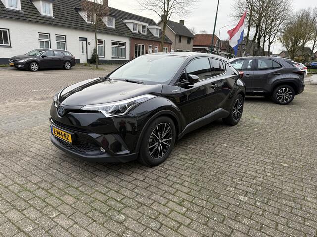 Toyota C-HR 1.8 Hybrid Bi-tone Trekhaak, Keyless entry, Keyless starten