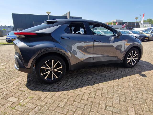 Toyota C-HR 1.8 Hybrid 140 First Edition | Stoel- stuurverwarming | Elek. achterklep | Camera | PDC V+A | Groot Multimedia