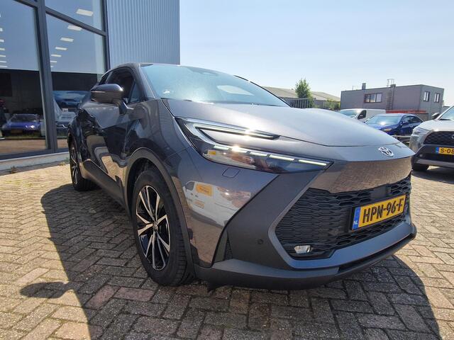 Toyota C-HR 1.8 Hybrid 140 First Edition | Stoel- stuurverwarming | Elek. achterklep | Camera | PDC V+A | Groot Multimedia