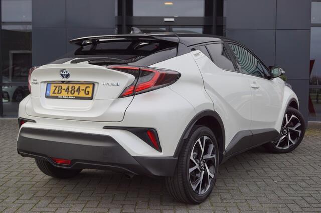 Toyota C-HR 1.8 Hybrid Executive / Bi-Color / Leer /Navi / Camera / JBL/ 18 Inch LM / Stoelverwarming