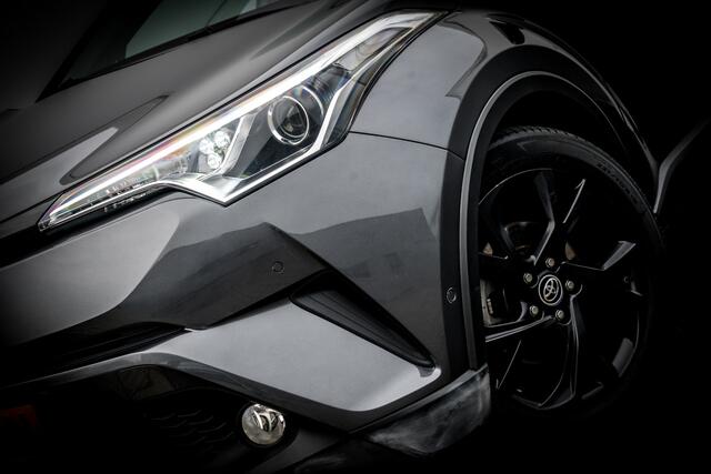 Toyota C-HR 1.8 Hybrid Dynamic | Two Tone | Adapt. Cruise | 18 inch | Camera | PDC | Climate Control