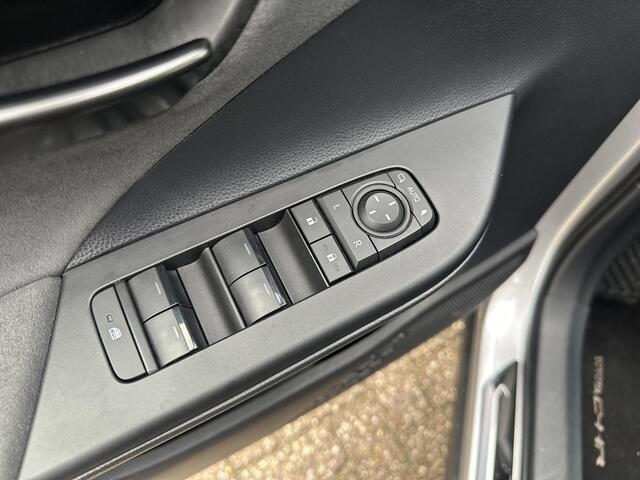 Toyota C-HR 2.0 Hybrid 200 Executive | Stoel- + stuurverwarming | Navigatie | Electrische achterklep | Dode hoek waarschuwing |