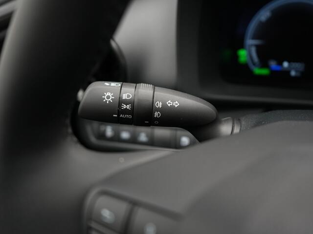 Toyota C-HR 2.0 Plug-in Hybrid 220 Dynamic Nu met ¤ 2.750,- voordeel