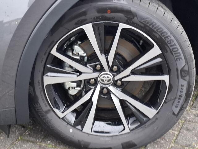 Toyota C-HR 2.0 Plug-in Hybrid 220 Dynamic | BSM | PDC V+A | Stoel/stuur verwarming |