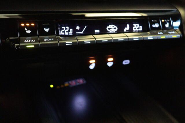 Toyota C-HR 1.8 Hybrid 140 Team Player | TWO-TONE | APPCONNECT | CAMERA + PDC | VRUIT/STUUR/STOELVERW | LANE-ASSIST |