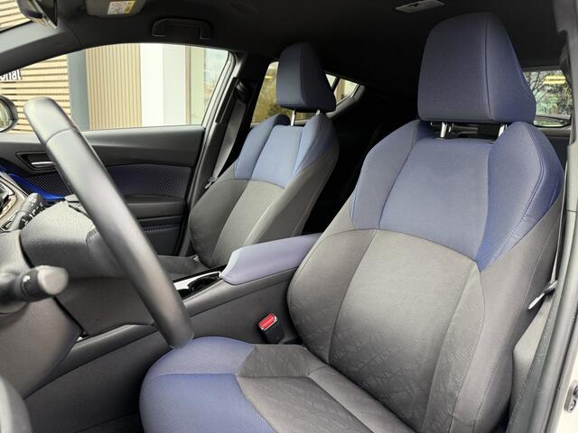 Toyota C-HR 1.8 Hybrid Bi-Tone | All Seasons | Trekhaak | Parkeersensoren