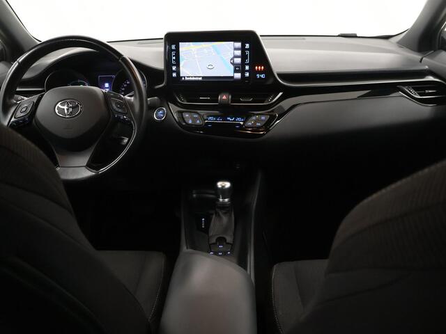 Toyota C-HR 1.8 Hybrid Dynamic | Trekhaak | Navigatie | Parkeercamera | Climate Control | Keyless Go |