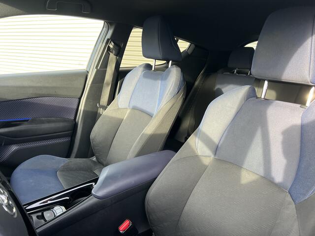 Toyota C-HR 1.8 Hybrid Bi-Tone | Airco (automatisch) | Cruise Control | Navigatiesysteem full map