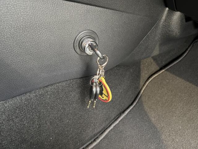 Toyota C-HR 1.8 Hybrid Executive | Stuur+Stoelverwarming | Sensoren V/A |