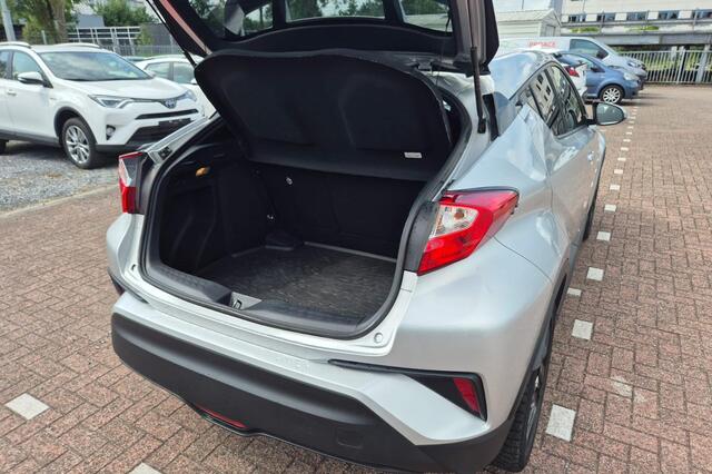 Toyota C-HR 1.8 Hybrid Style Keyless, adaptieve cruise control, achteruitrij camera, lage KM stand, automaat