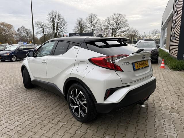 Toyota C-HR 1.8 Hybrid Bi-Tone | All Seasons | Trekhaak | Parkeersensoren