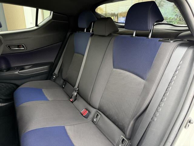 Toyota C-HR 1.8 Hybrid Bi-Tone | All Seasons | Trekhaak | Parkeersensoren