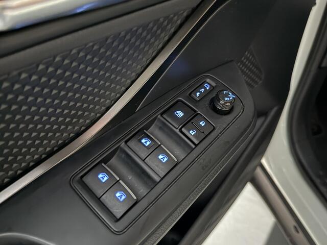 Toyota C-HR 1.2 Dynamic + 18" Lichtmetalen velgen, keurige NL auto met slechts 70695 KM