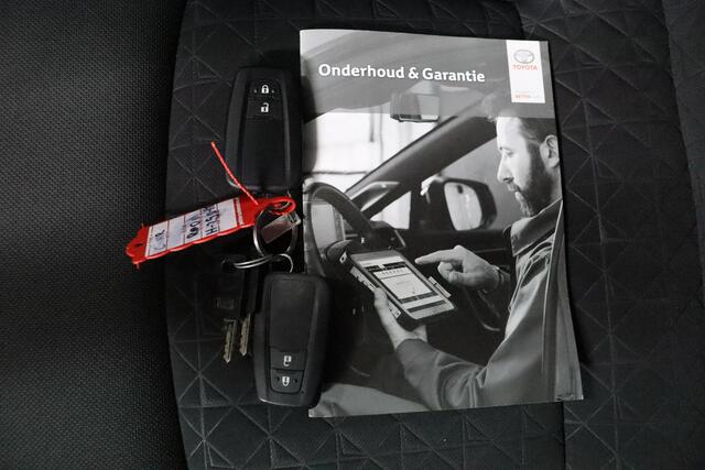 Toyota C-HR 1.8 Hybrid Dynamic | Trekhaak | Parkeersensoren achter | Apple Carplay/Android Auto |