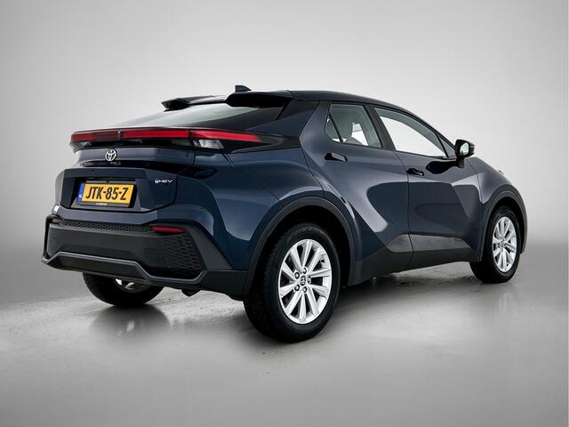 Toyota C-HR 1.8 Hybrid 140 First Edition | Allseason banden | Parkeercamera | Navigatie | Cruise Control Adaptief |