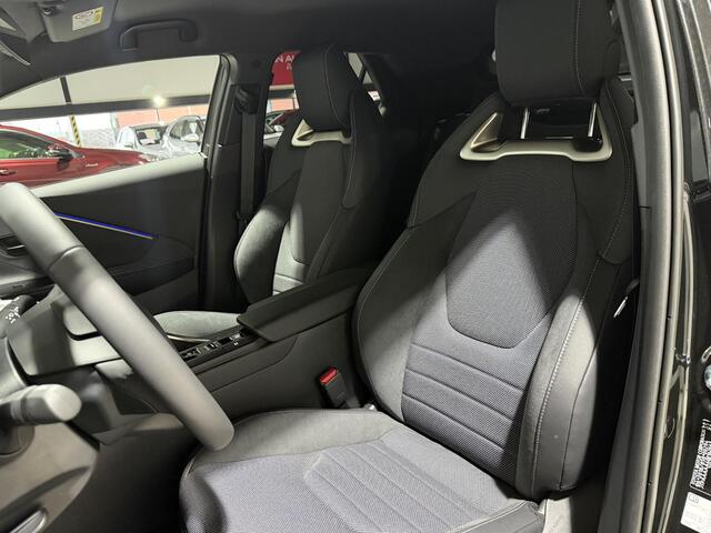 Toyota C-HR 1.8 Hybrid 140 Executive Parkersensoren V+A| Elektr. sportstoel incl. geheugen | BSM | JBL Audio | Demovoordeel! Niet meer leverbaar in deze samenstelling!