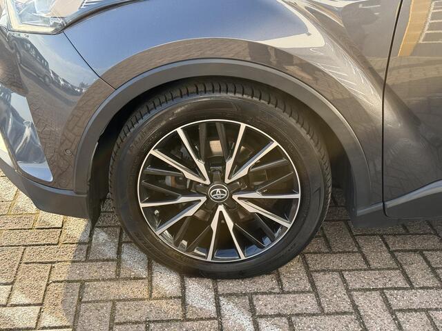 Toyota C-HR 1.8 Hybrid Executive | NAP | Navigatie | Achteruitrijcamera | Stoelverwarming | Climate Control | Cruise Control | Lichtmetaal | Dodehoek detectie |
