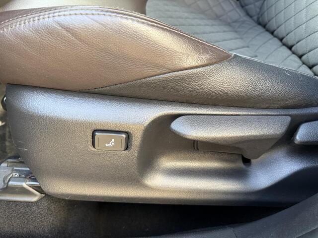 Toyota C-HR 1.8 Hybrid Executive | NAP | Navigatie | Achteruitrijcamera | Stoelverwarming | Climate Control | Cruise Control | Lichtmetaal | Dodehoek detectie |