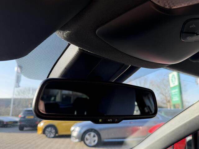 Toyota C-HR 1.8 Hybrid Bi-Tone AUTOMAAT | APPLE CARPLAY | CAMERA | NAVIGATIE | AIRCO/EC | CRUISECONTROL | PARKEERSENSOREN | TREKHAAK | DAB RADIO | LED VERLICHTING | STOELVERWARMING |