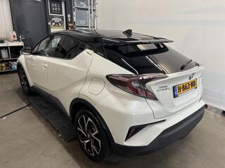 toyota-c-hr-1.8-hybrid-bi-tone-blis