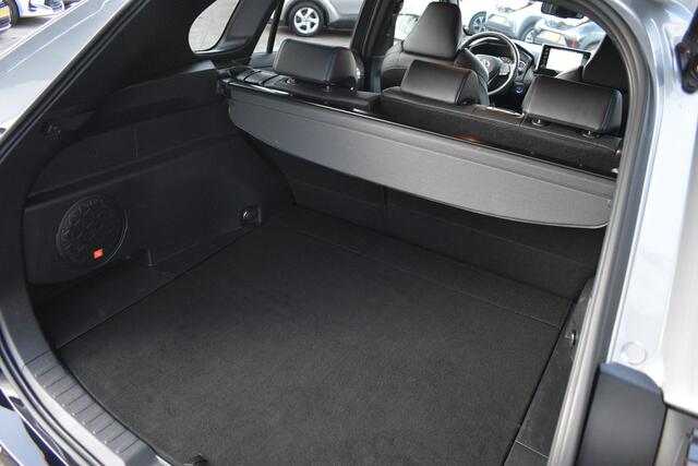 Toyota C-HR 1.8 Hybrid Dynamic Automaat 122pk | Stoelverwarming | Trekhaak afneembaar | Cruisecontrol |