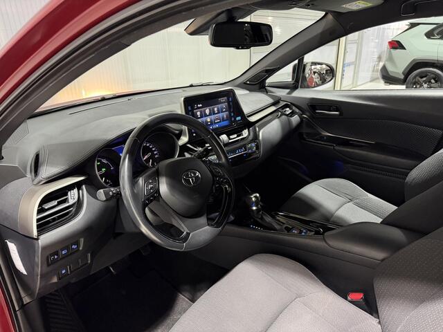 Toyota C-HR 1.8 Hybrid Style | Afneembare trekhaak | Stoelverwarming | Parkeersensoren V+A | JBL speakers | Dealer onderhouden |