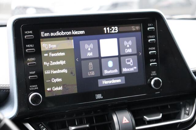 Toyota C-HR 1.8 Hybrid First Edition, Trekhaak, Cruise control , Apple CarPlay / Android Auto, Treeplank, BSM.