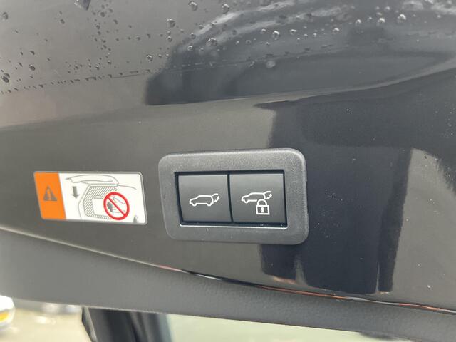 Toyota C-HR 2.0 Plug-in Hybrid 220 Black Edition | Navigatie | Apple CarPlay/Android auto | Achteruitrijcamera | Head-Up display | Elektrische achterklep