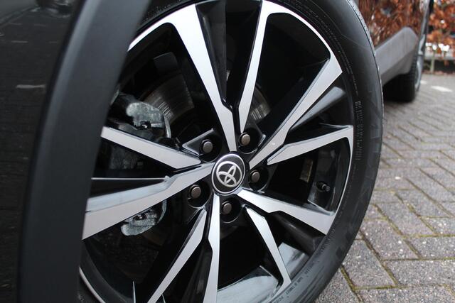 Toyota C-HR 1.8 Hybrid 140 First Edition | Rijklaar | Apple/Android | Navi | Stoel-/Stuurverwarming | Blind Spot | Camera | Keyless | LED | El.achterklep