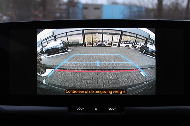 Toyota C-HR 1.8 Hybrid 140 First Edition | Rijklaar | Apple/Android | Navi | Stoel-/Stuurverwarming | Blind Spot | Camera | Keyless | LED | El.achterklep