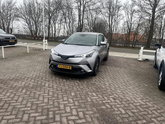 Toyota C-HR 1.8 Hybrid Executive TREKHAAK STOELVERWARMING CAMERA ZWARTE HEMEL