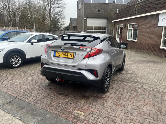 Toyota C-HR 1.8 Hybrid Executive TREKHAAK STOELVERWARMING CAMERA ZWARTE HEMEL
