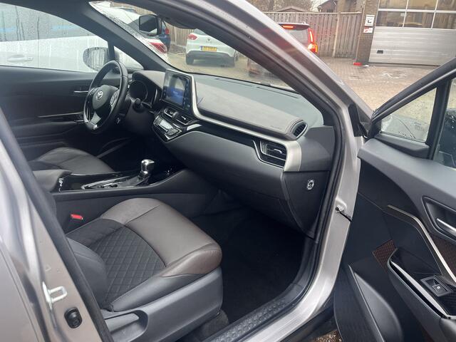 Toyota C-HR 1.8 Hybrid Executive TREKHAAK STOELVERWARMING CAMERA ZWARTE HEMEL