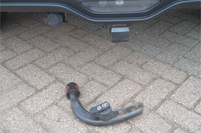 Toyota C-HR 1.8 Hybrid Bi-Tone Trekhaak / dodehoek / stuurverwarming